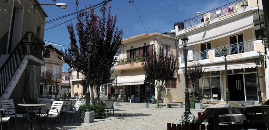 Στην πλατεία του Κάτω Μαζαρακίου